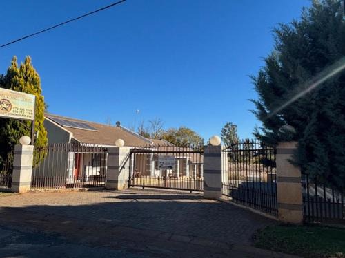 Ga-Segonyana Casa | Kuruman Paradise Lodge
