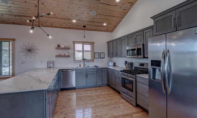 Lead Chalet De Esquí | Kussy 3 BR Chalet at Terry Peak with Outdoor Hot Tub - Sleeps 8