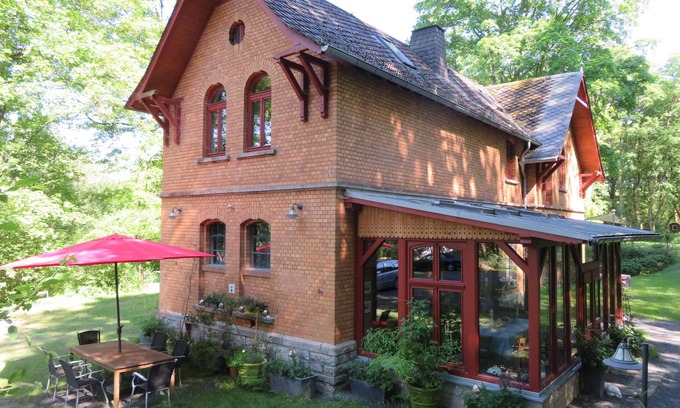 Hundsdorf Apartamento | Kutscherhaus am Weiher: ideal para familias, con buenas conexiones de transporte