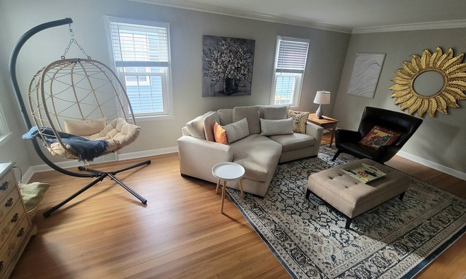Kutzky Park Casa | Kutzky Cottage / 3 BR, 4 Blocks to Mayo, Family & Pet Friendly, Fenced Yard