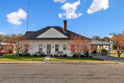 Springfield Casa | KY Bourbon Adventure Hot Tub & Distilleries