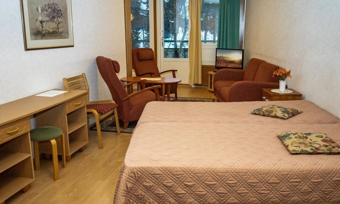 Ikaalinen Casa | Kylpylä-hotelli, room 242 by Interhome