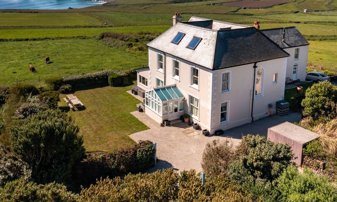 The Lizard Casa | KYNANCE BAY HOUSE, family friendly, country holiday cottage in Lizard