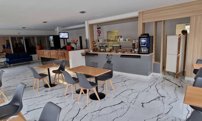 Arpajon Hotel | Kyriad Direct Arpajon