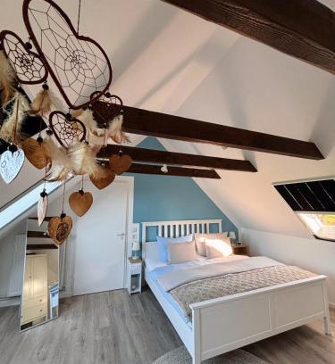 Norden Casa | Lüttje Koje - Ferienhaus direkt am Deich und dem Meer dahinter