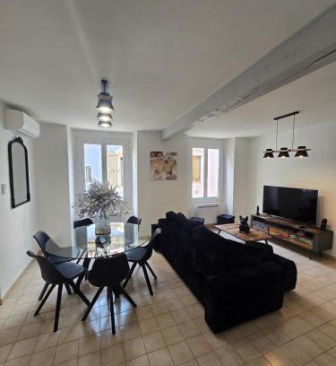 Centre Ville d'Ales Apartamento | L'écrin des Halles 81 m2 Alès center 8 Beds