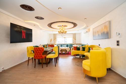 Quartier Mozart Apartamento | L'étoile de Tanger - Jacuzzi - Proche plage & Corniche - Appartement Chic et Moderne - Jusqu'à 8 personnes - AC, WIFI, IPTV