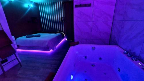 Montigny-sur-Vence Apartamento | L&A Home and Spa, baignoire jacuzzi