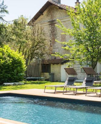 Issigeac Casa | L'ancienne gare d'Issigeac,piscine,grand terrain,4 personnes