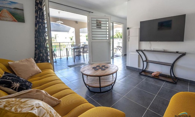 Trois-Ilets Apartamento | L'Anse Plage appartement 2 chambres avec spa à 200 m de la plage, jardin Privé et Parking
