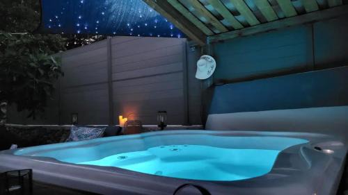 Bouyon Casa | L'Antre deux Pierres, romantisme, jacuzzi extérieur, plateau dinatoire