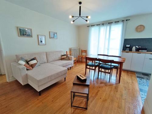 Bagneres-de-Luchon Apartamento | L'appart du Maupas, T3, wifi, parking