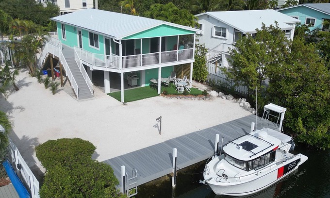 Breezeswept Beach Estates Casa | L' archipel | Canalfront 2 bedroom retreat on Ramrod Key with brand new dock!