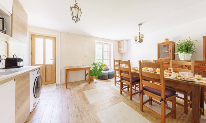 La Bourboule Casa | L'Arverne du Rocher - Maison vue montagne