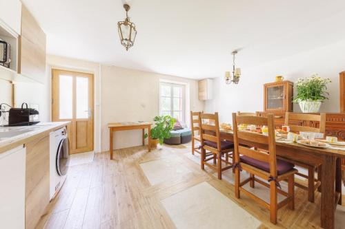 La Bourboule Casa | L'Arverne du Rocher - Maison vue montagne
