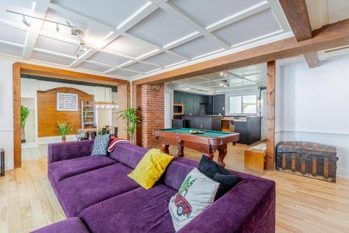 Ste Anne de Beaupre Casa | L'Auberge Saint-Anne 5BR with Billard & Hot Tub