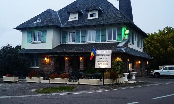 Albussac Cama Y Desayuno | L'auberge des quatre routes