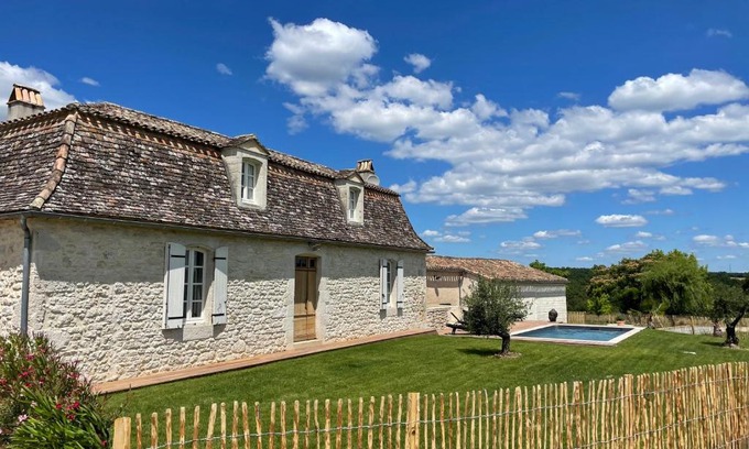 Saint-Meard-de-Gurcon Casa | L Ecrin de Bricabeau Longère en pierres avec piscine privative