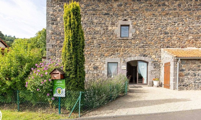 Chanat-la-Mouteyre Casa | L'ecurie DE Chez Viallard