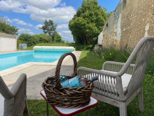 Bribaudon Casa | L'Ecurie - Stunning Spacious Studio with Shared Pool