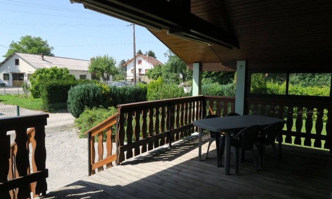 Pont-de-Poitte Chalet De Esquí | L'Emeraude, hermoso chalet 5 personas en el corazón de la región de los lagos de Jura
