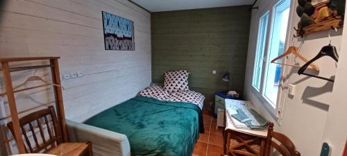 Blagnac Casa | L'Escale - private bed, shower room & kitchen