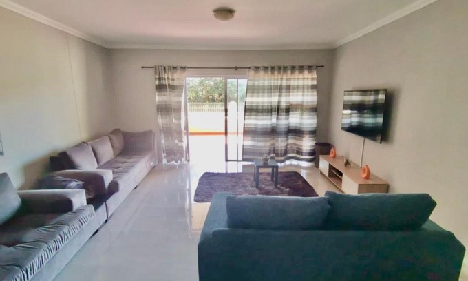 Kingsborough Apartamento | L'Escalier Cabanas, 7 Beach Road, Amanzimtoti