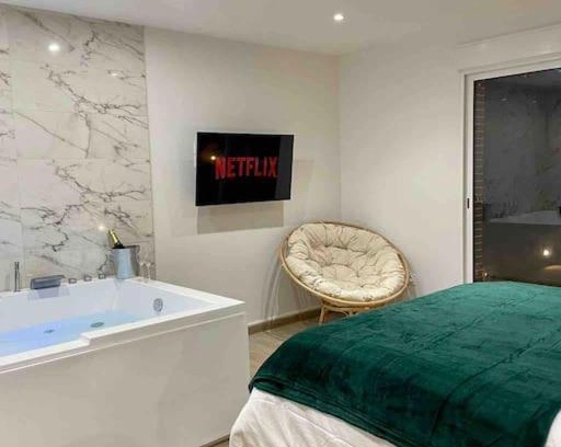 Evreux Apartamento | L'ESMERALDA SPA