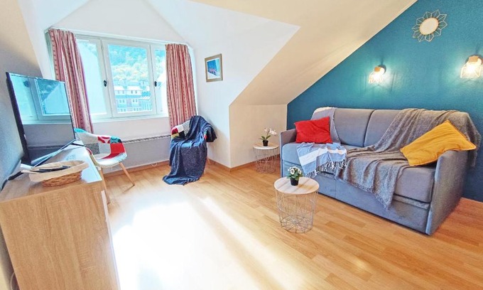 Bagneres-de-Luchon Apartamento | L'Esquiros, studio, centre Luchon, casier à skis, wifi, ascenseur, 3 personnes
