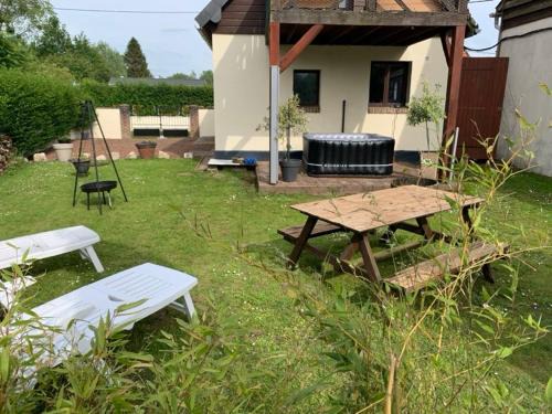 Ponches-Estruval Casa | L’evidence