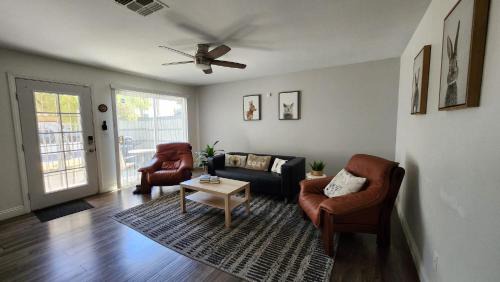Las Vegas Apartamento | L - Fully remodeled and professionally decorated
