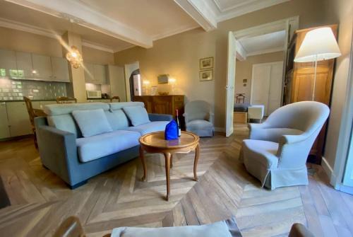 Nimes City Centre Apartamento | L'historien - avec balcon coeur de Nîmes