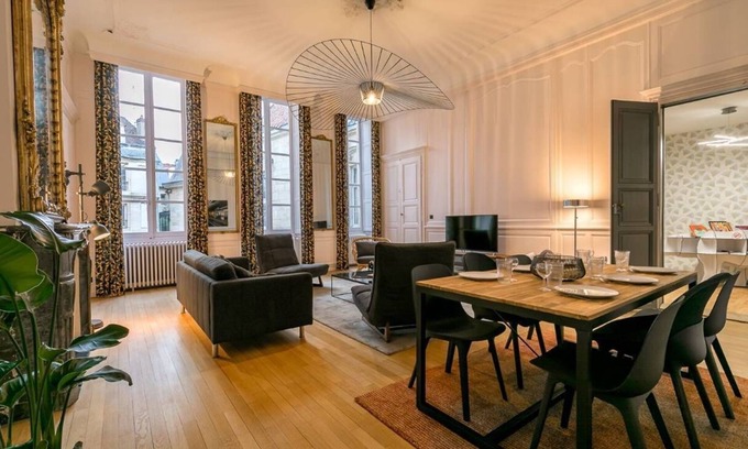 Dijon Centre Ville Apartamento | L'historique -dans un magnifique hotêl particulier- SR Loc