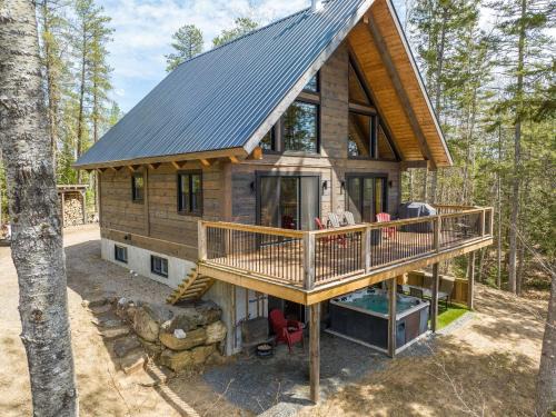 Mauricie Casa | L'Inukshuk - Chalet en bois ave Spa