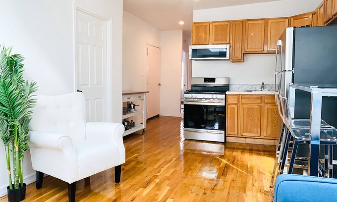 Bedford-Stuyvesant Apartamento | @L @@ K!😍 Utopía iluminada por el sol, 3 habitaciones en piedra rojiza de 20 pies de ancho