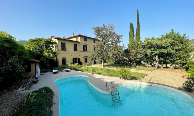 Compiobbi Apartamento | L'Oleandro Apartment in villa with exclusive pool