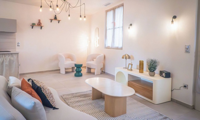 Pezenas Casa | L'orangerie, Gîte Écolodge Avec Piscine et Jacuzzi Privatif à Pézenas