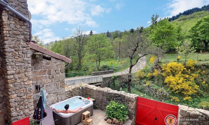 Labastide-sur-Besorgues Apartamento | L'Orée Des Bois de Freyssenet / Labastide/besorgue