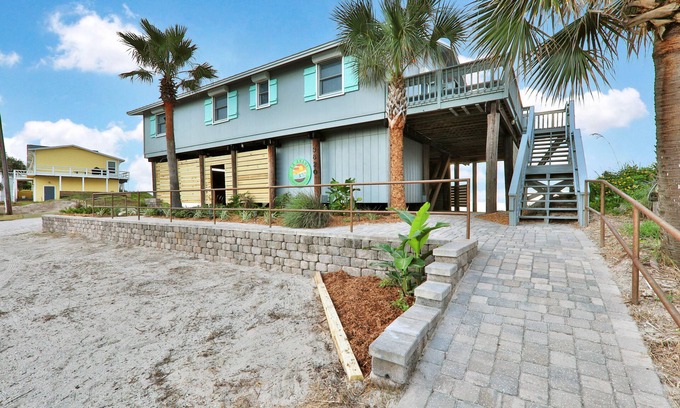 Vilano Beach Casa | La Anahi - Oceanfront Vacation Rental