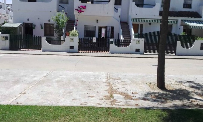 Islantilla Apartamento | La Antilla - Apartamento cerca de la playa y centro de estacionamiento privado.