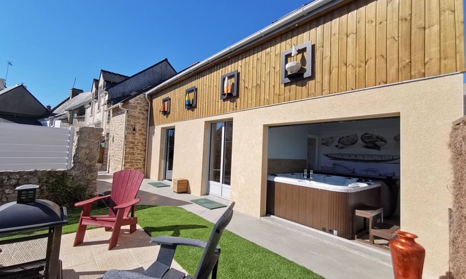La Turballe Casa | La Baleine gite with its Jacuzzi