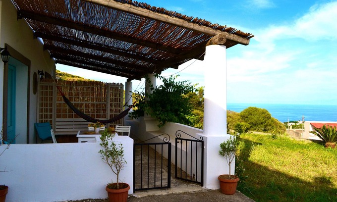 Pianoconte Apartamento | casa panorámica La Bartola en Villa Paradiso. Lipari