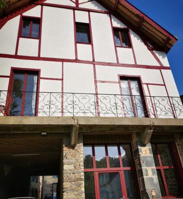 La Gacilly Apartamento | La Basque - un balcon au coeur de La Gacilly