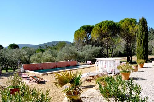 La Roquebrussanne Casa | La Bastide de la Provence Verte, chambres d'hôtes