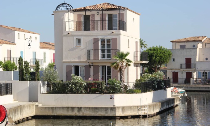 Aigues-Mortes Casa | "La Batelière" Aigues Mortes, 4 bedrooms, 124m2, private pool, great comfort.