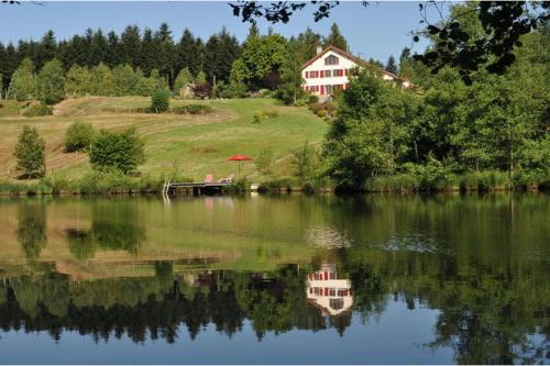 Faucogney-et-la-Mer Cama Y Desayuno | "La Belle Chambre" dans une ferme avec etang privé dans la région des Mille Etangs Faucogney-et-La-Mer