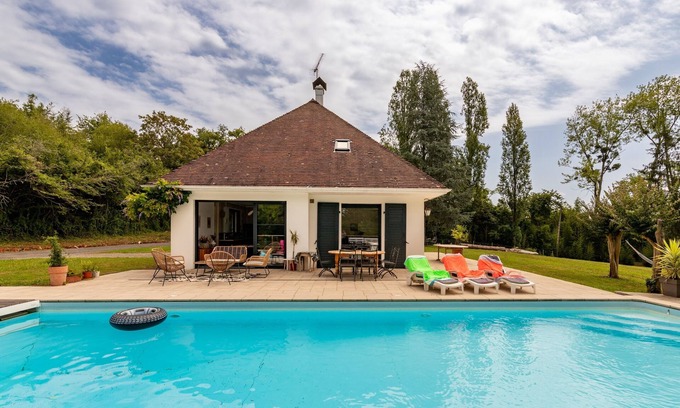 Salies-de-Bearn Casa | La Belle Salisienne - Maison vue montagne et piscine