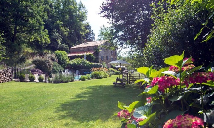 Montferrer Chalet De Esquí | La Bergerie, tranquil retreat with pool in its own valley 30 miles from the sea