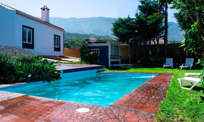 Breña Baja Casa | La Bodega casa rural con piscina y jardines