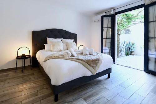 Saint-Tropez City Centre Apartamento | La Bravade Luxe et sérénité au cœur de Saint-Tropez Suites spacieuses avec jardin enchanteur
